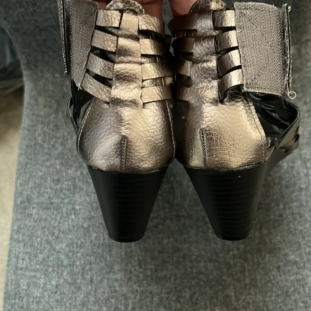 a.n.a  Roman Sandals Size 10 - Picture 3 of 5